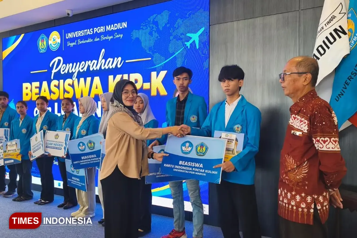 UNIPMA Serahkan Beasiswa kepada 45 Mahasiswa, Dorong Prestasi dan Internasionalisasi