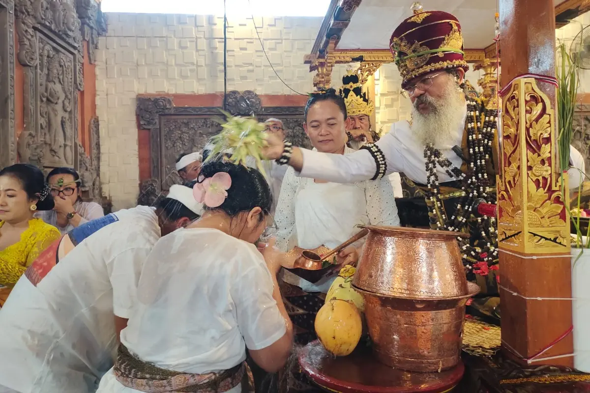 Memaknai Tumpek Wayang: YAPURA dan PATSAS Gelar Upacara Pengeruwatan Sapuh Leger lan Melik Ceciren Gratis di Badung
