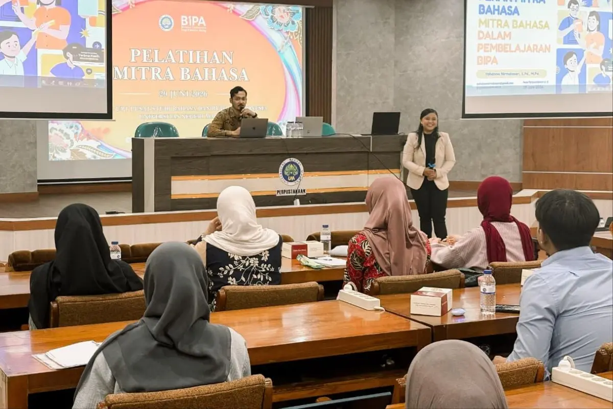 Dosen Universitas Ma Chung Malang Paparkan Peran Mitra Bahasa di Pelatihan BIPA UM