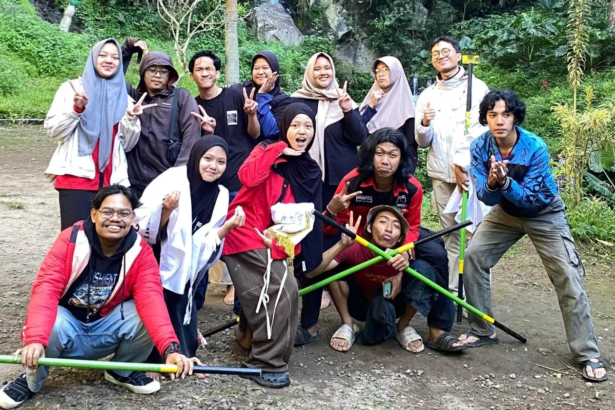 UKM Komunitas Teater UNISMA Gelar Diklat Bersama di Coban Putri