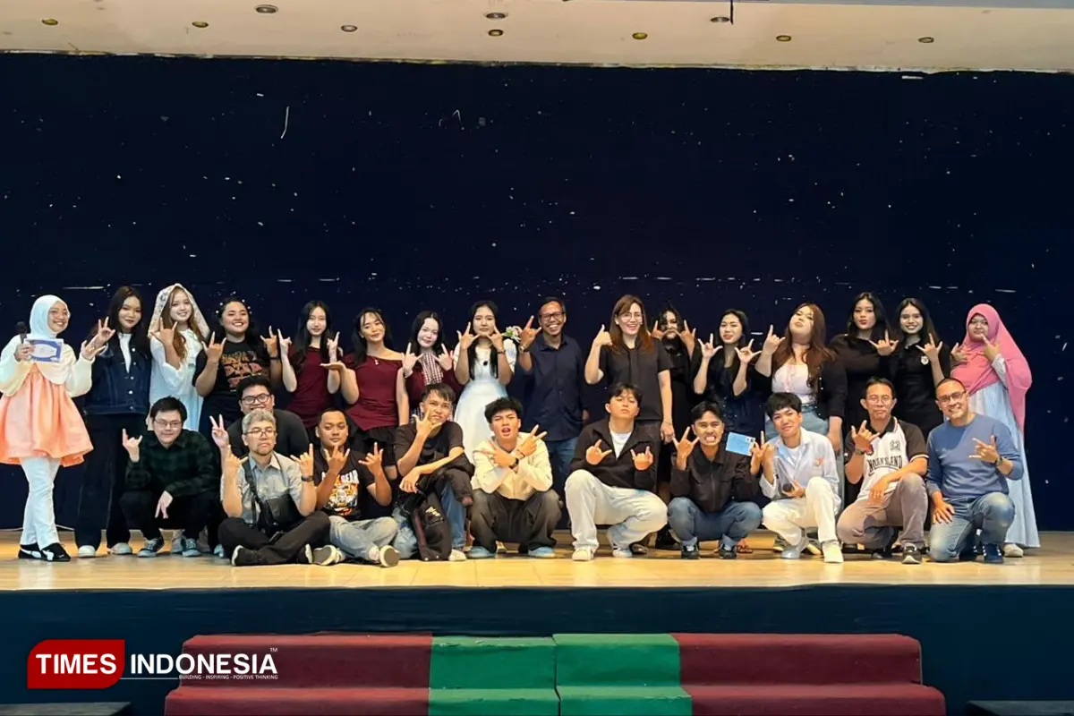 Pentas Drama Mahasiswa English for Global and Creative Communication Universitas Ma Chung Banjir Pujian