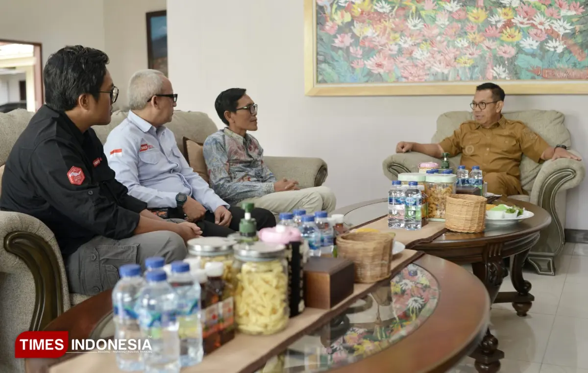 Wali Kota Batu Nurochman Times Indonesia 2