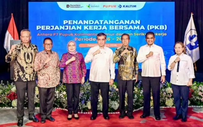 Penandatanganan PKB, tampak Dirut Pupuk Kaltim