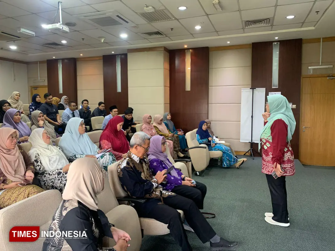 Dosen Ilmu Komunikasi