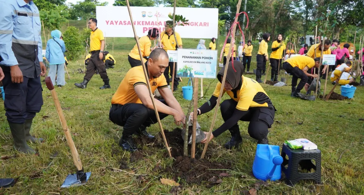 Penanaman pohon oleh Polresta Malang Kota di TPA Supit Urang