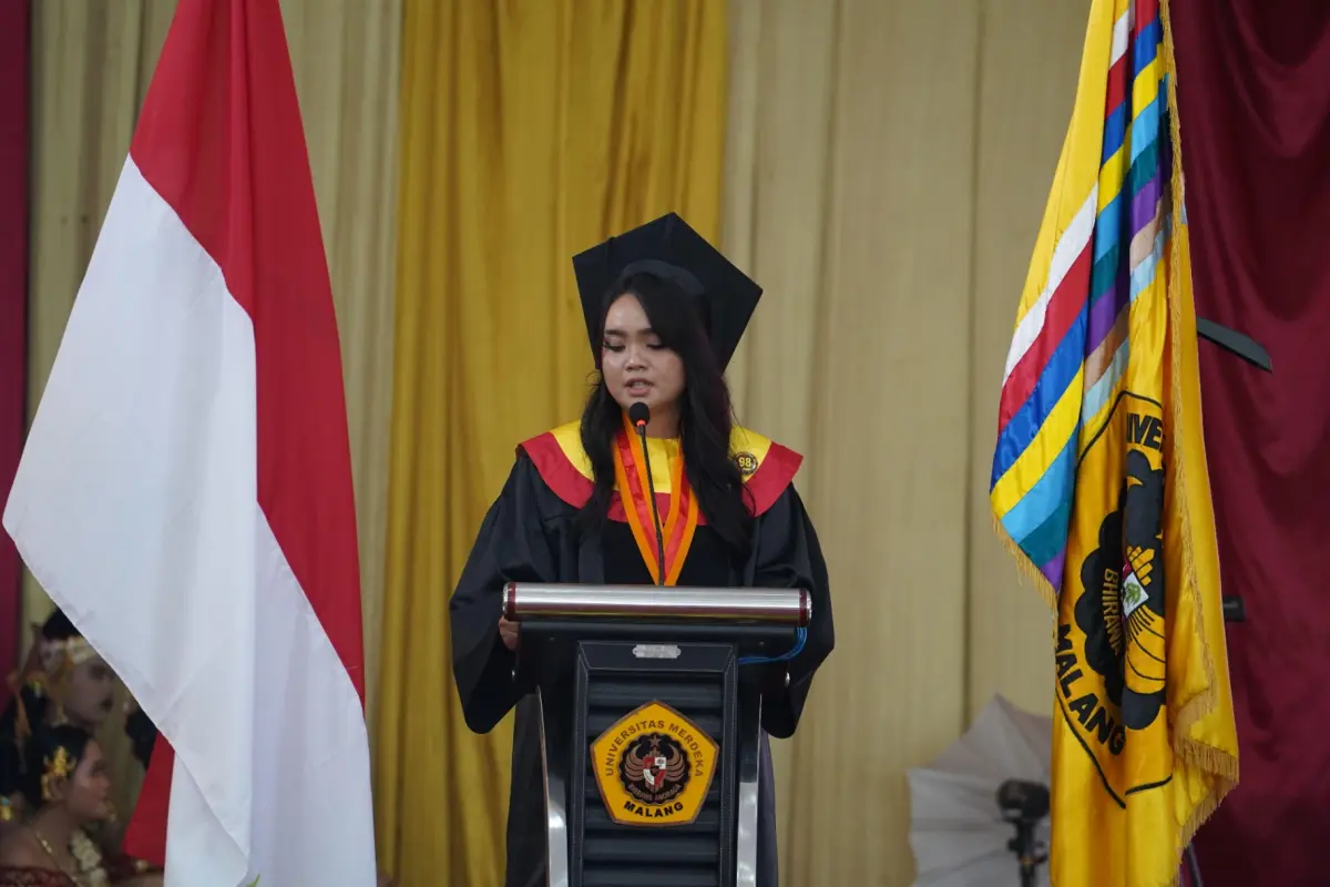 Wisuda Unmer malang - 1