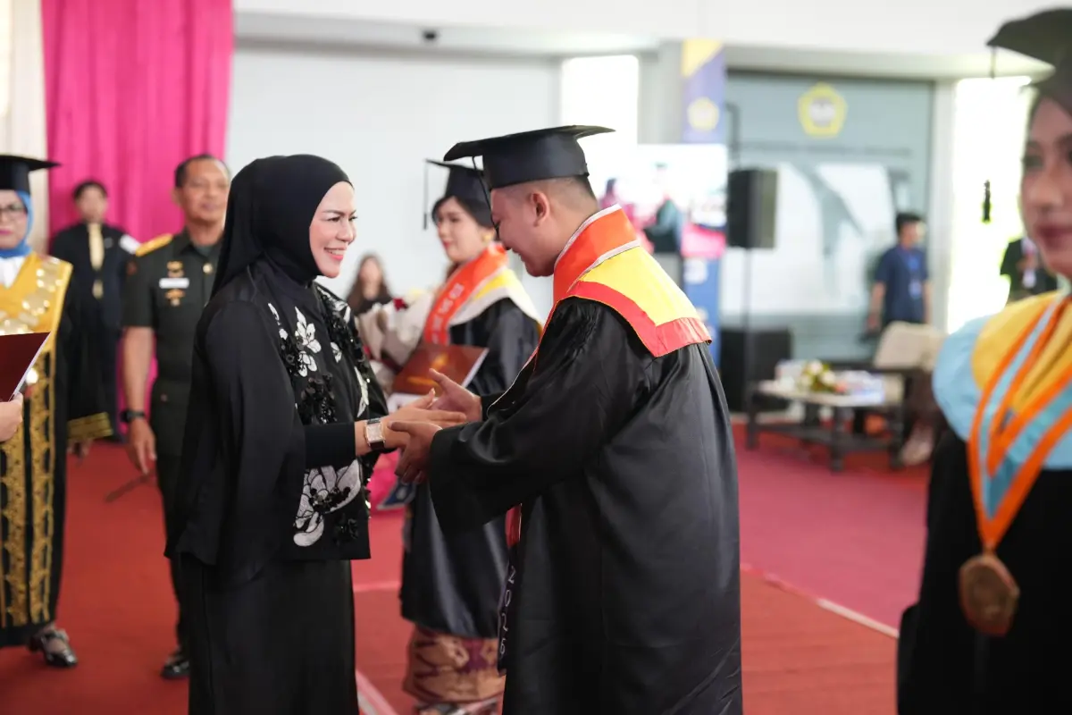 Wisuda Unmer malang - 2