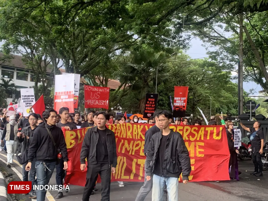 Ratusan massaaksi Hari Buruh Internasional - 2