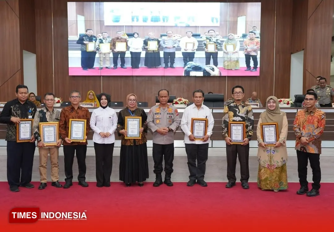 Peserta mengikuti penyuluhan pencegahan dan deteksi dini Kanker Payudara