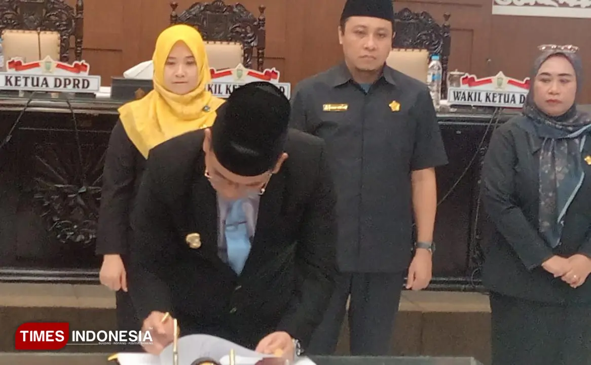 Ketua DPRD Kota Probolinggo, Dwi Laksmi Syntha