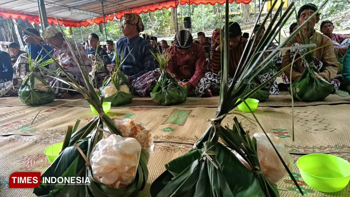 Suasana kenduri upacara adat Bersih Kali Pego - 2