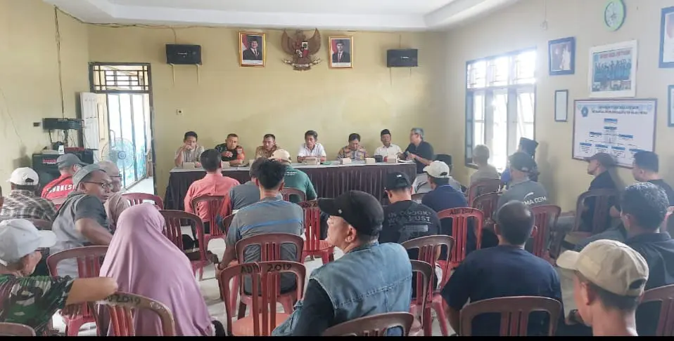 Warga Desa Jatitujuh