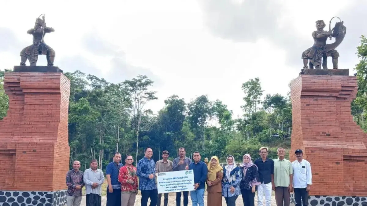 BRI Salurkan Bantuan CSR Pembangunan Gapura dan Pagar Lapangan Budaya Kecamatan Dongko Kabupaten Trenggalek
