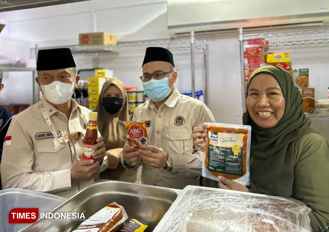 Penggunaan salah satu produk Indonesia didapur Uhud Astoneast. (FOTO: Fahmi/MCH 2026)