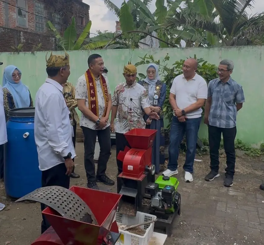 Wali Kota Malang, Wahyu Hidayat saat melihat langsung program RT Berkelas. (Foto: Dok. Pemkot Malang)