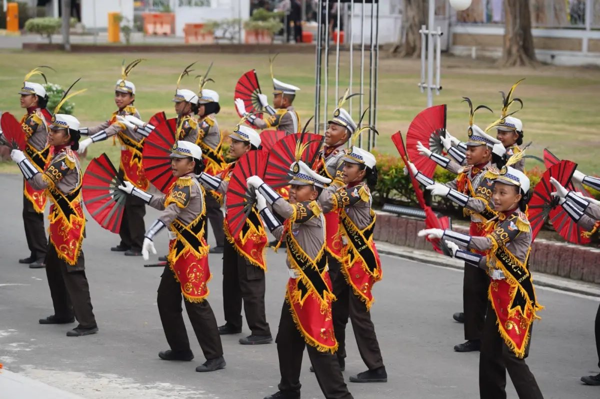 Semangat disiplin, kekompakan, dan dedikasi ditampilkan dalam penampilan Polisi Cilik.