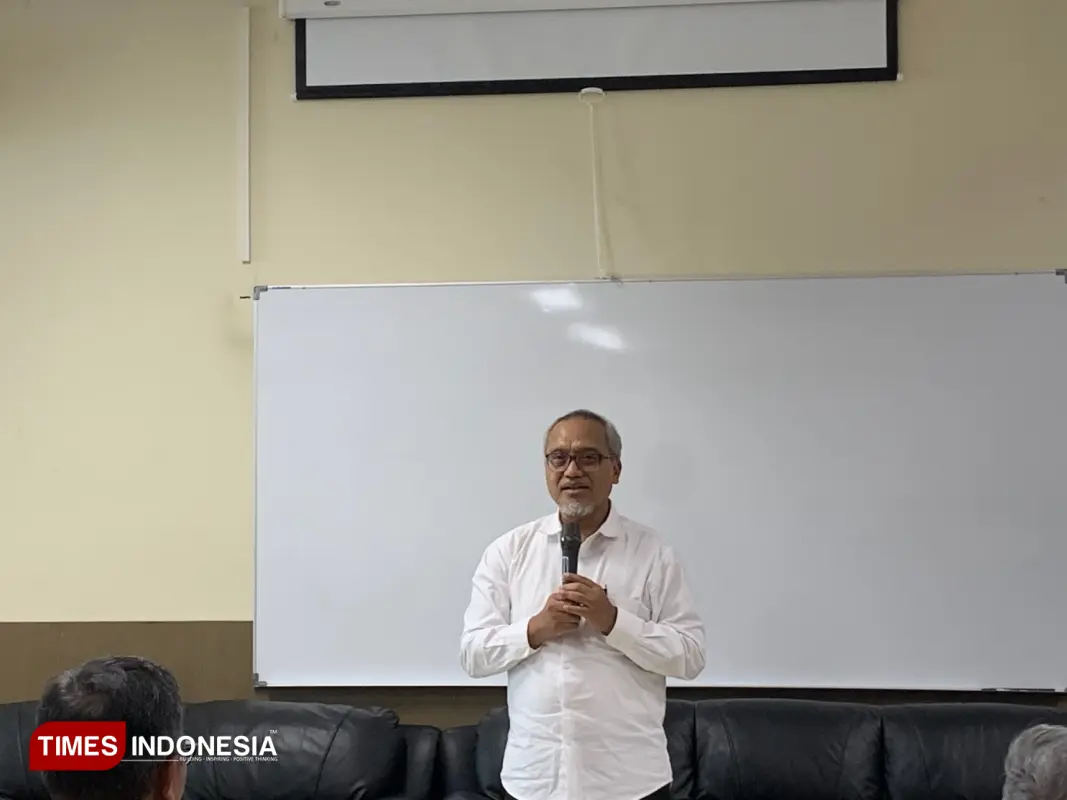 Warek V UB, Prof. Unti saat memberikan sambutan. (FOTO: Miranda/TI)