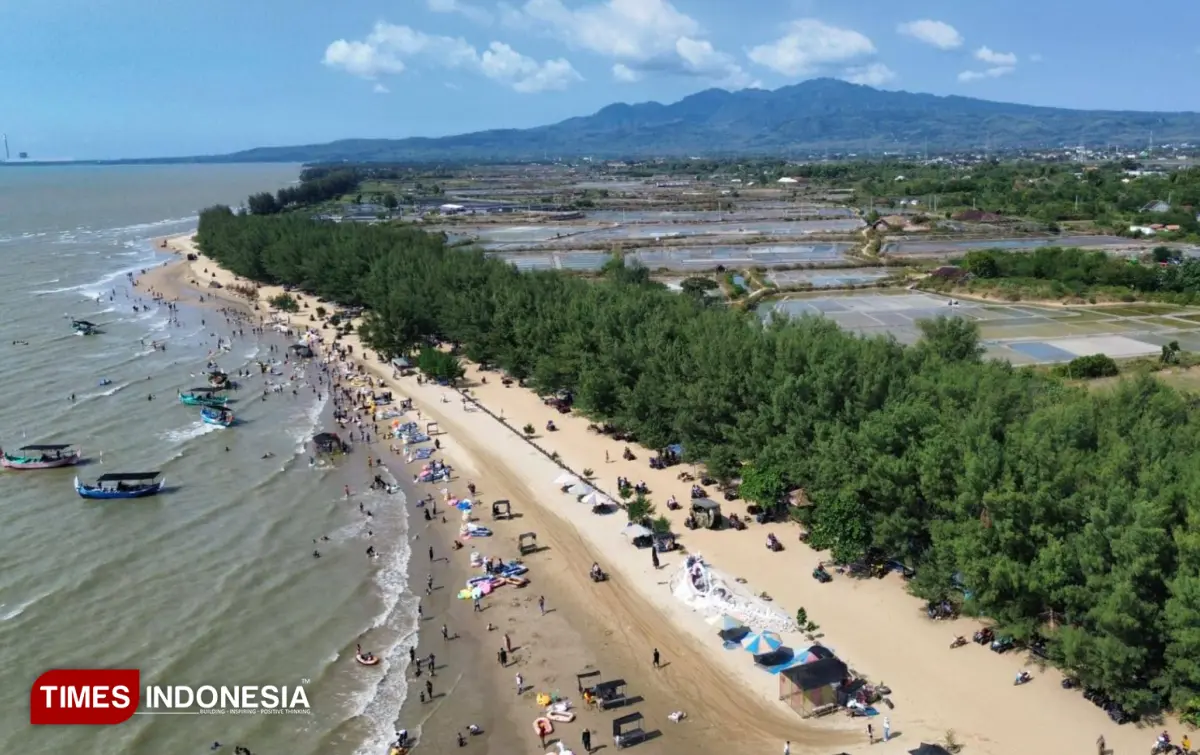 wisata Pantai Karang Jahe yang terletak di Desa Punjulharjo, Kabupaten Rembang, Jawa Tengah.