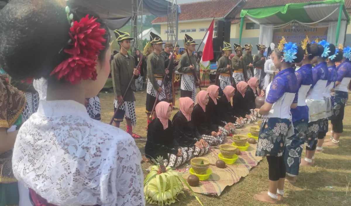 Ritual seserahan air 'pesucen beras'