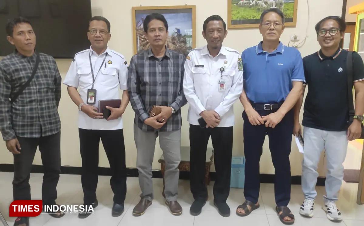 Foto bersama usai lakukan penandatanganan komitmen bersama