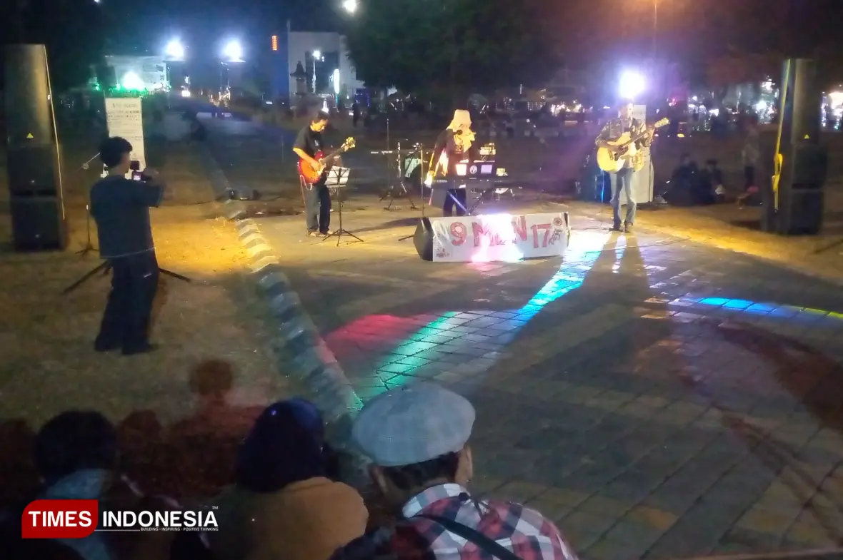 Suasana Alun - alun Banjarnegara semakin hangat