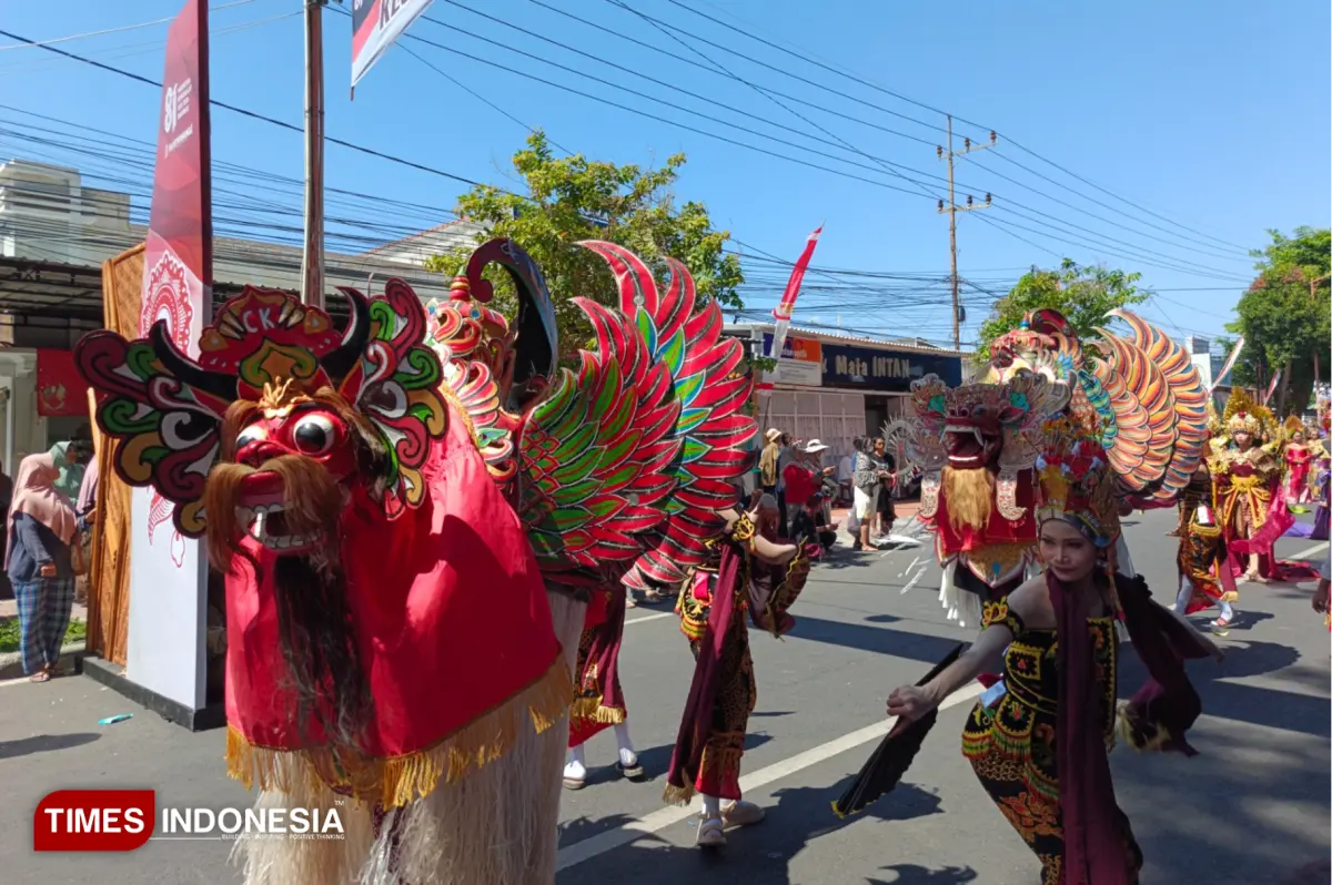 Penampilan Gandrung dan Barong Banyuwangi. (FOTO: Ikromil Aufa/TIMES Indonesia)