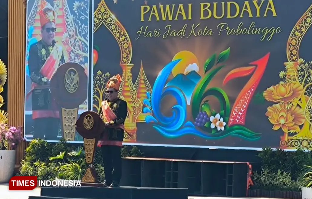 Wali Kota Probolinggo dokter Aminuddin saat memberikan sambutan dalam pawai budaya Hari Jadi ke-667