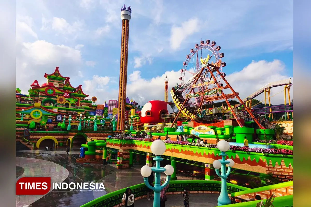 Wisatawan memasuki Tempat wisata Mikutopi - 2