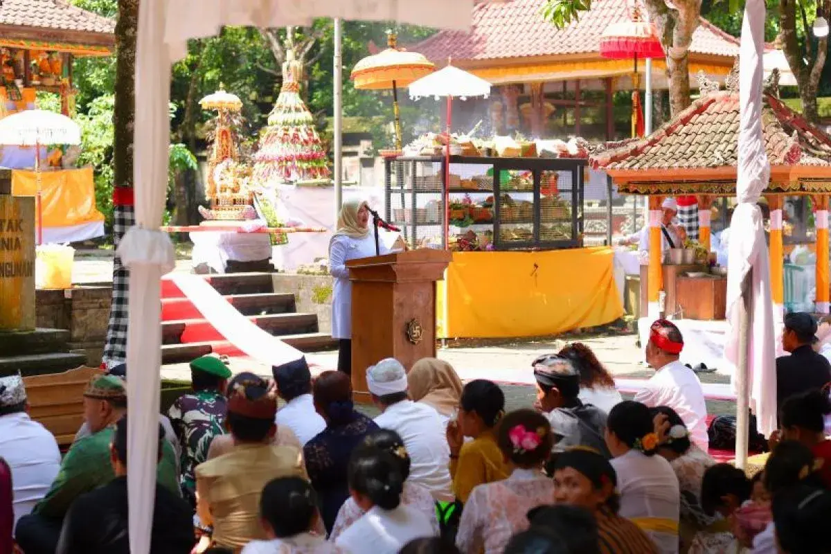 Khidmat, Ribuan Umat Hindu Rayakan Pagerwesi dan Pujawali di Alas Purwo