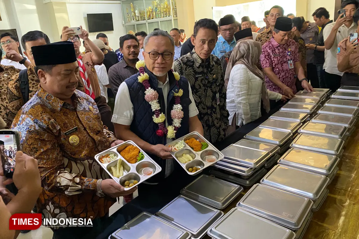 Menko Pangan Tinjau Program MBG di Jombang, Dorong Pemerataan ke Sekolah Agama