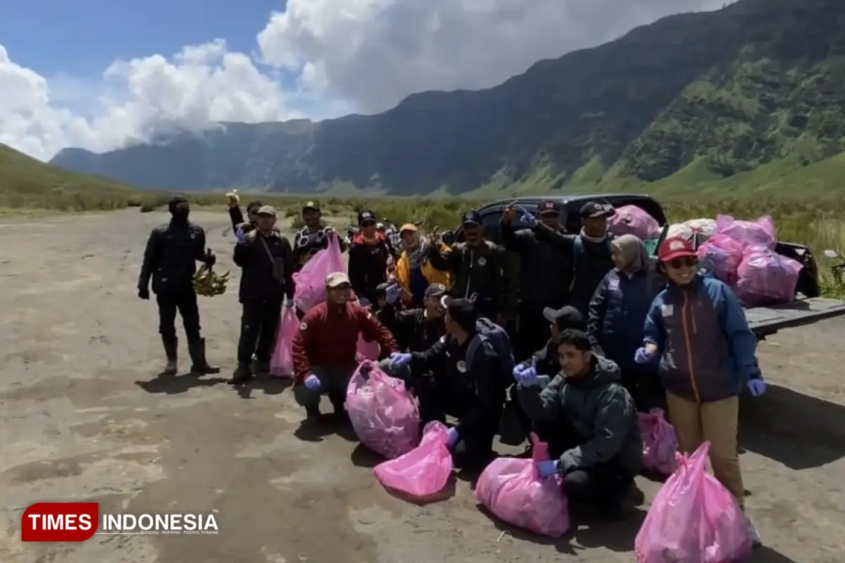 TNBTS Intensifkan Gerakan “Bawa Turun Sampahmu” di Gunung Bromo