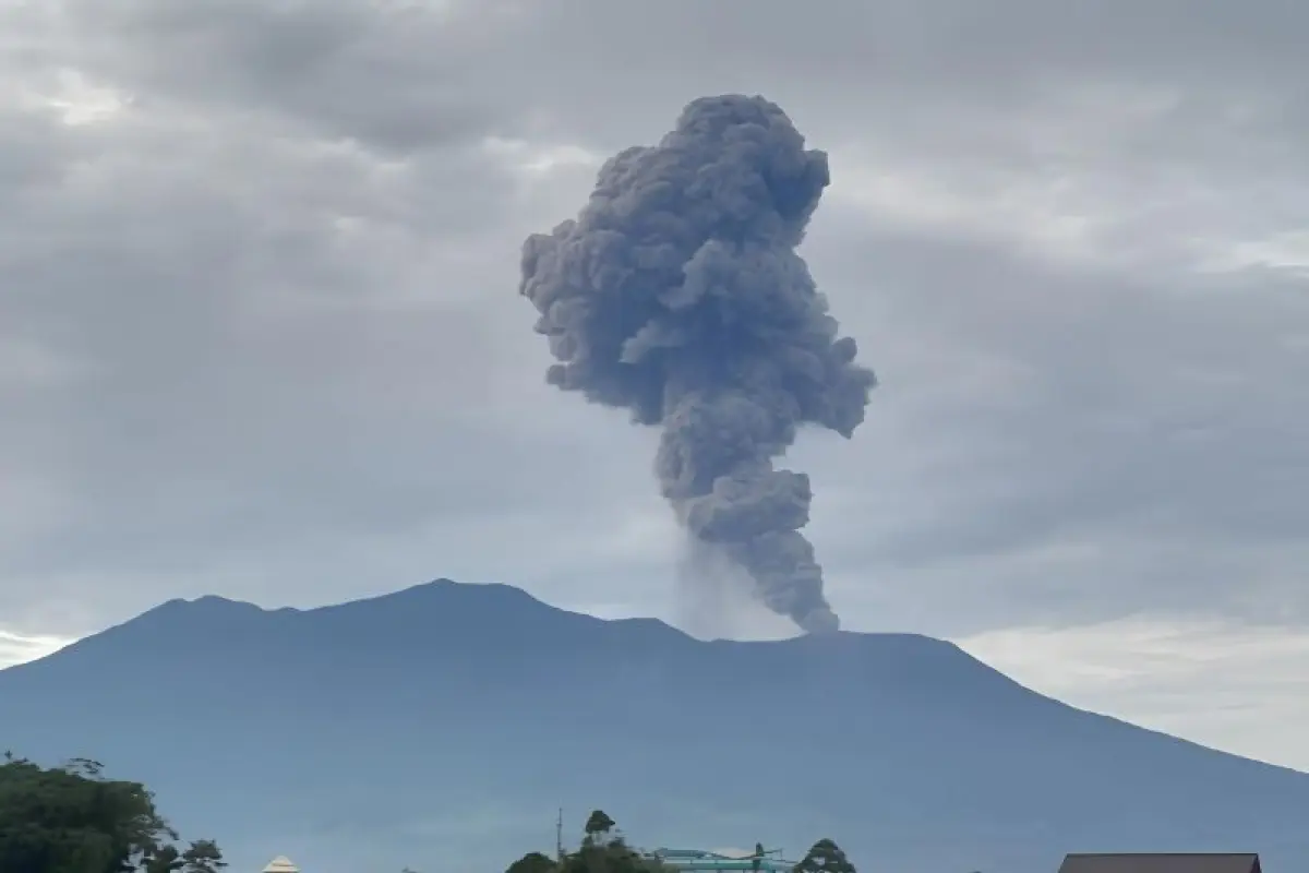 Gunung Marapi Erupsi Pagi Ini, Semburkan Abu Vulkanik Setinggi 500 Meter