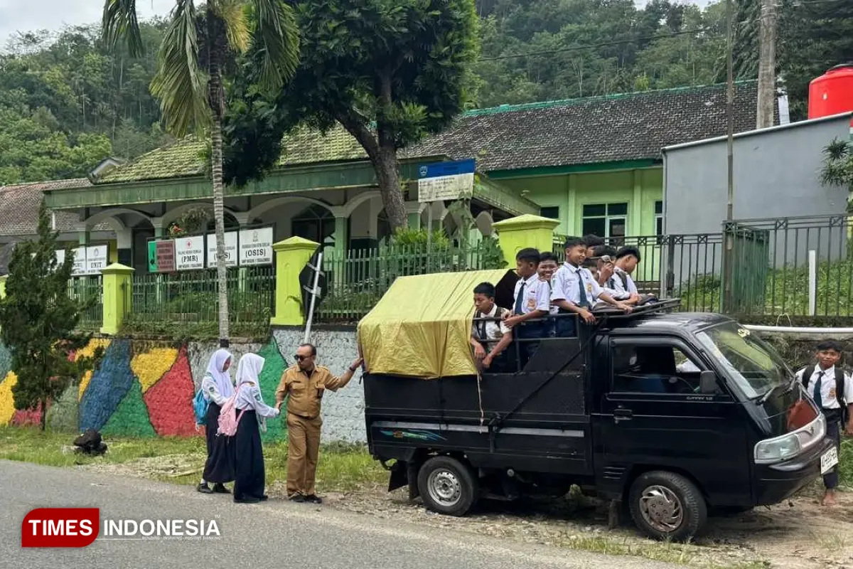 Tak Hanya Siswa, Dugaan Keracunan MBG di Pacitan Meluas hingga Guru