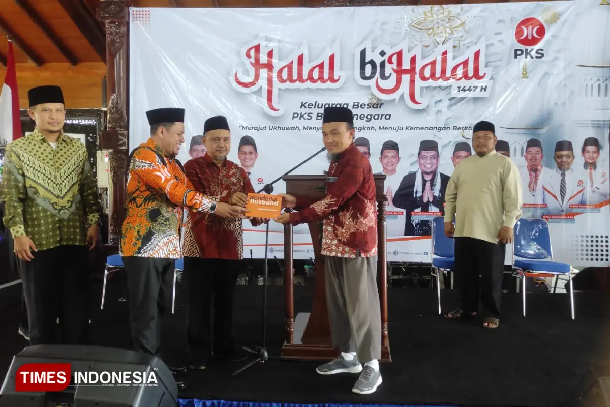 PKS 2