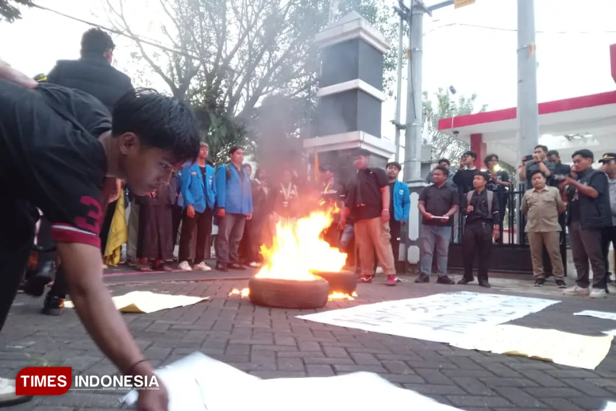 PMII Kabupaten Malang Demo di DPRD, Tuntut Usut Kekerasan terhadap Aktivis KontraS
