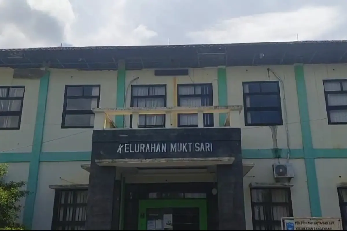 Atap Kantor Kelurahan Muktisari Jebol, Dinas PUTR Kota Banjar Tak Punya Anggaran Rehab