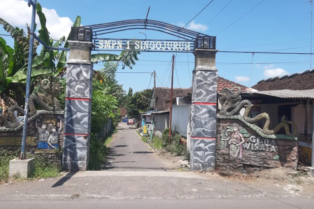 Warga Ancam Tutup Jalan Masuk SMPN 1 Singojuruh Banyuwangi, Ini Alasannya
