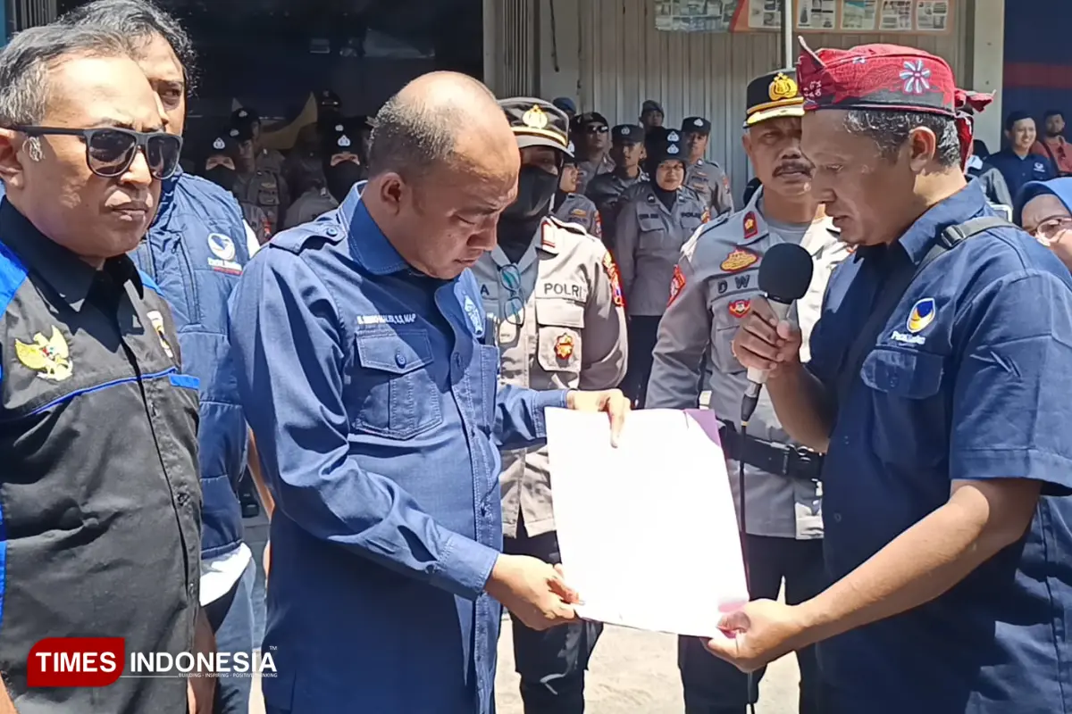 Puluhan simpatisan Partai Nasdem lakukan aksi damai