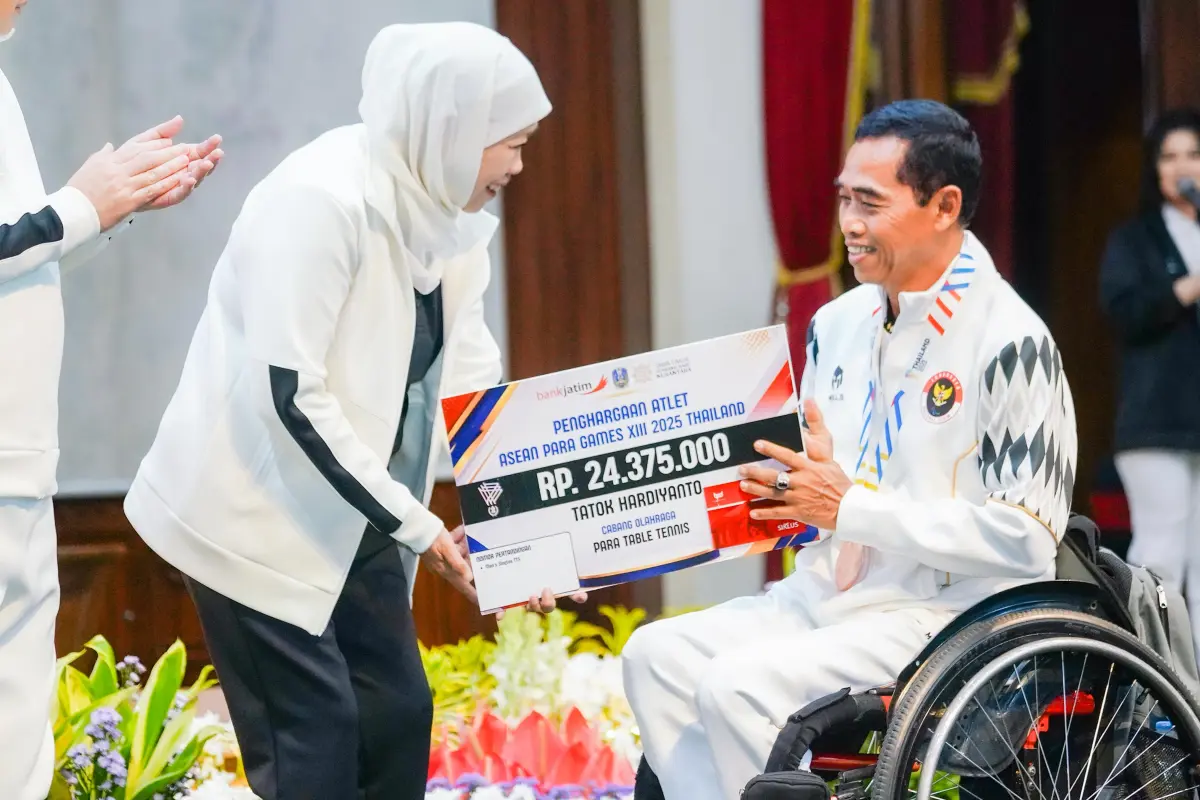 Gubernur Khofifah Apresiasi Atlet Paralimpik Jatim, Gelontorkan Bonus Rp1,845 Miliar