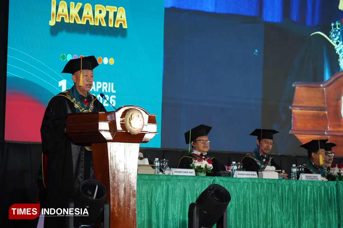 Rektor Dorong Generasi Tangguh untuk Bertumbuh dan Menginspirasi Perubahan di Wisuda FEB, FPsi, dan SPs