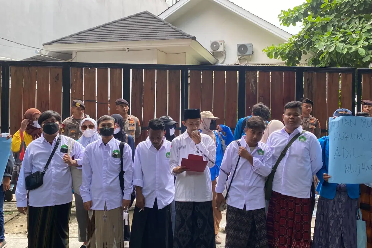 Imbas Dugaan Ajakan Makar, BEM Pesantren Seluruh Indonesia Geruduk Kantor Saiful Mujani