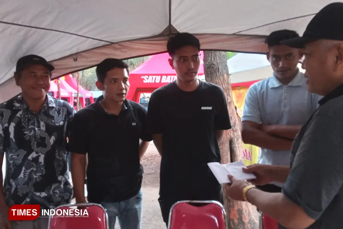 Bupati Sanusi Menemui Empat Nelayan Pelepas Hiu Paus Perairan Sendangbiru