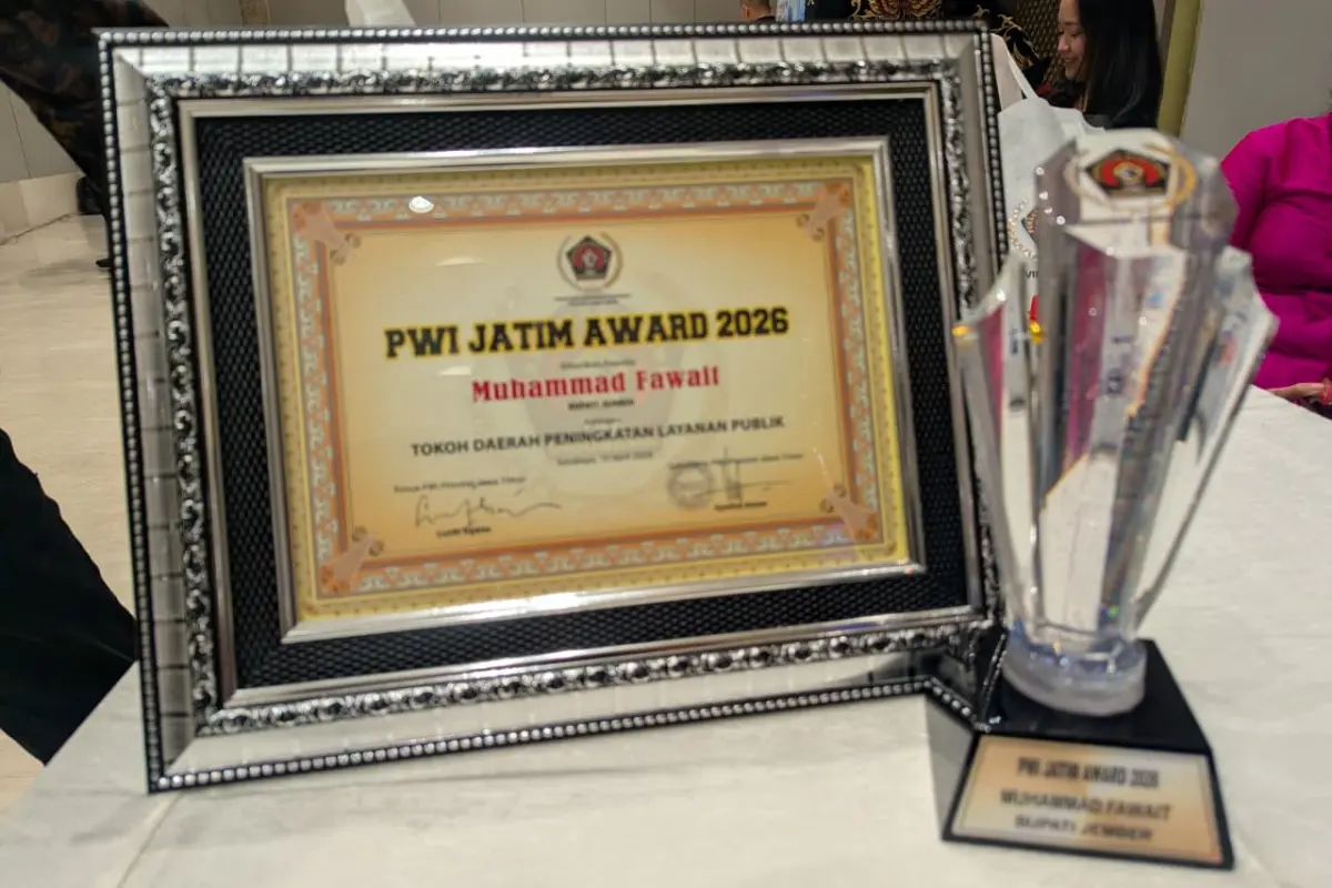 Tingkatkan Inovasi Pelayanan Publik, Bupati Jember Terima Penghargaan PWI Jatim Award 2026