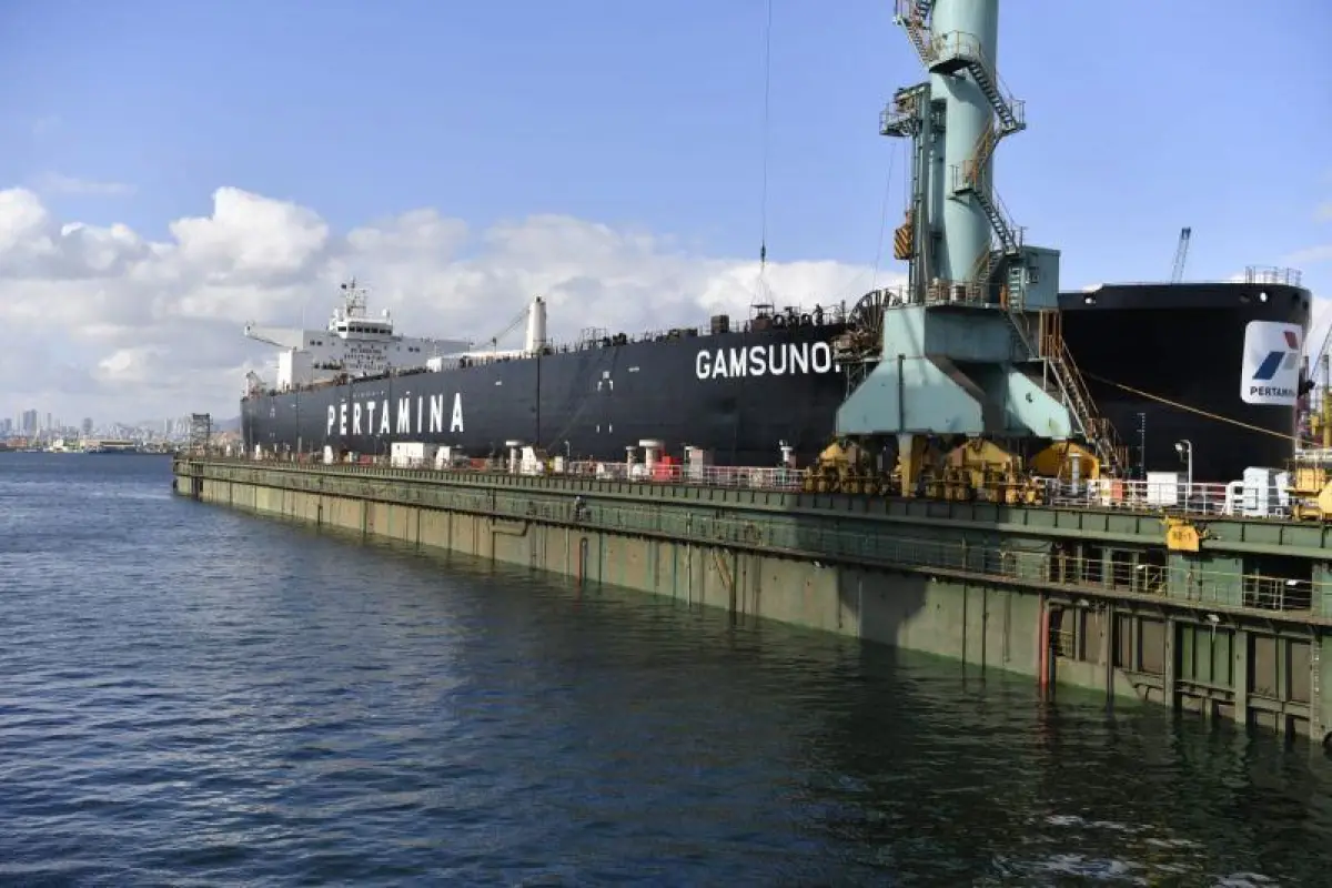 Dua Kapal Pertamina Tertahan di Teluk Arab, Belum Bisa Melintas Selat Hormuz