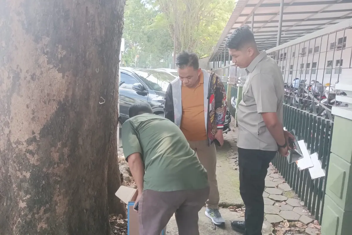 Terekam CCTV, Warga di Kota Malang Buang Bayi di Pinggir Jalan dalam Kondisi Tewas
