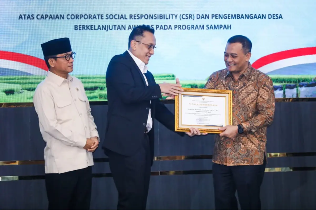 Gubernur Ahmad Luthfi Raih Penghargaan Pengelolaan Sampah, Jateng Kembangkan 88 Desa Mandiri