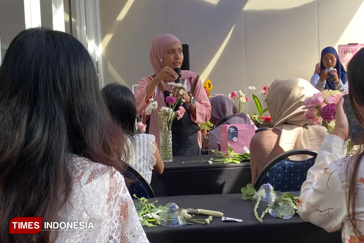 Aston Banyuwangi Dorong Kreativitas Perempuan Lewat ‘Merangkai Bunga untuk Kartini’