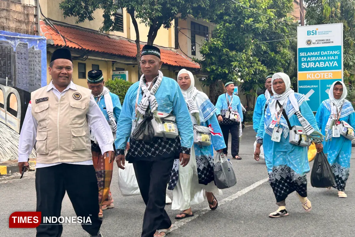 760 Jemaah Haji Kloter 1–2 Asal Probolinggo Tiba di Asrama Haji Surabaya, Mayoritas Lansia
