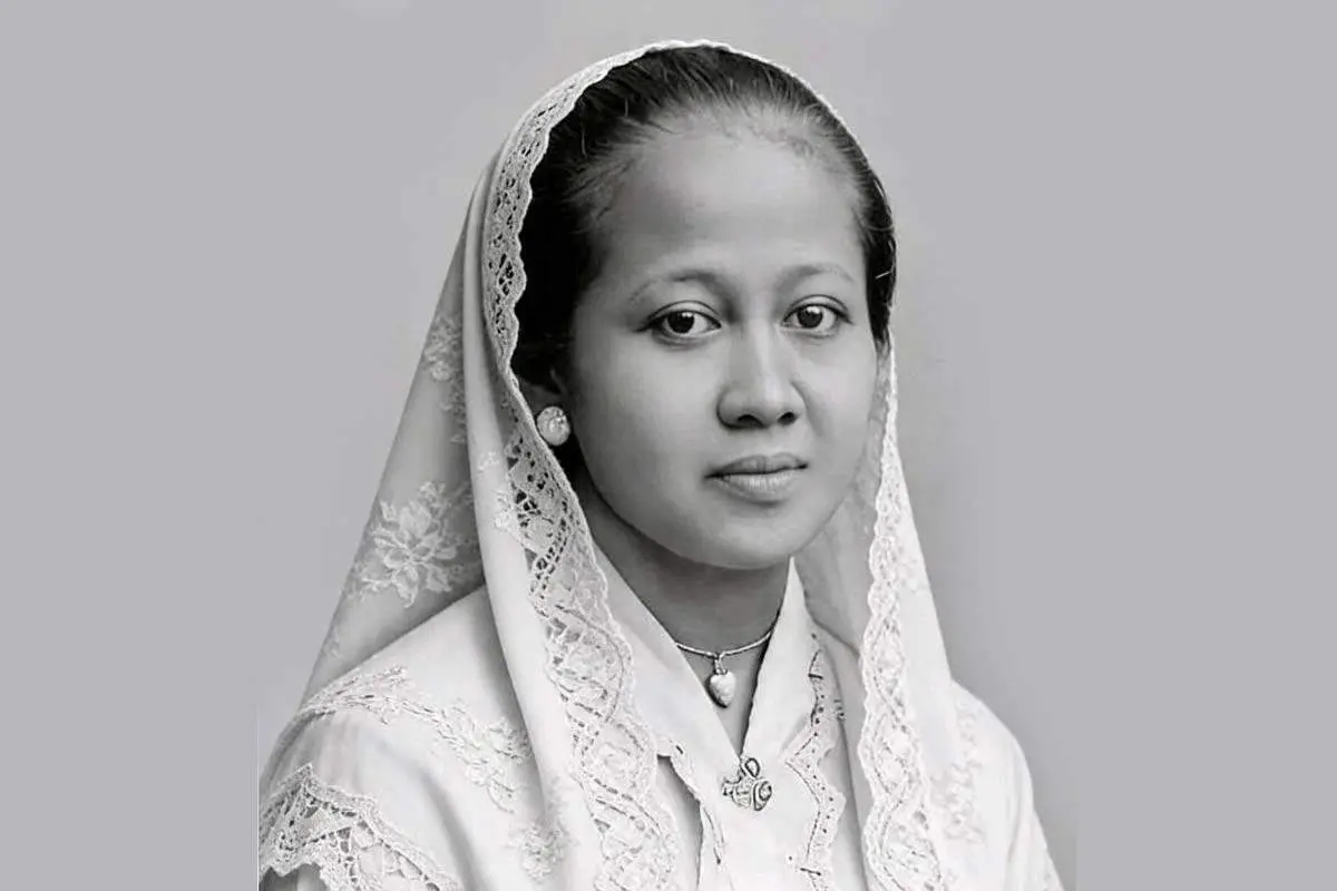 Teladan Perjalanan Spiritual RA Kartini: Mencari Cahaya Makna di Balik Ayat  Suci - TIMES Indonesia