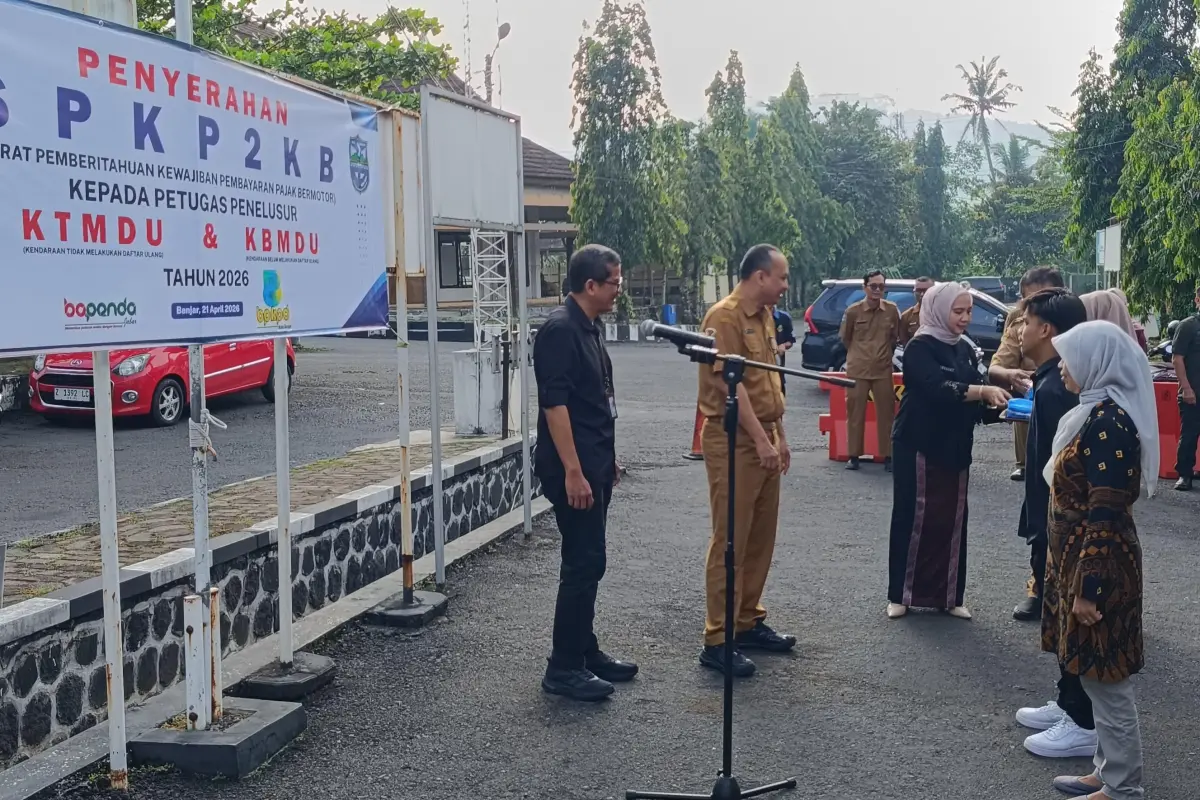 Optimalkan PAD 2026, BPKPD Kota Banjar Serahkan SPKP2KB kepada Petugas Penelusur